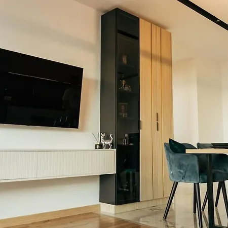 Luxury In Central Park With Amazing View + Private Parking Space Apartment