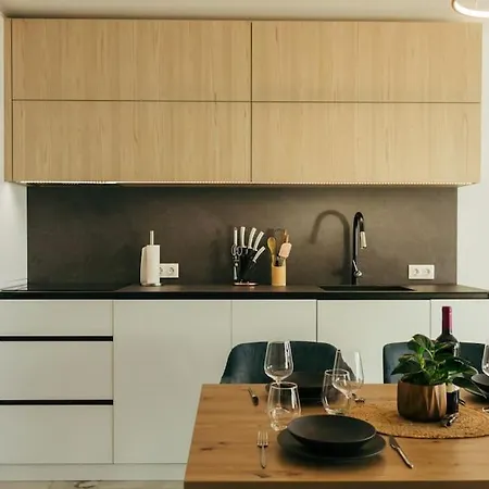 Luxury In Central Park With Amazing View + Private Parking Space Apartment Burgas