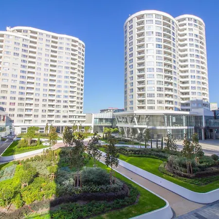 Luxury In Central Park With Amazing View + Private Parking Space Apartment